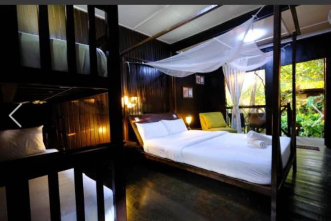 Melina Beach Resort Kampung Genting Exteriör bild