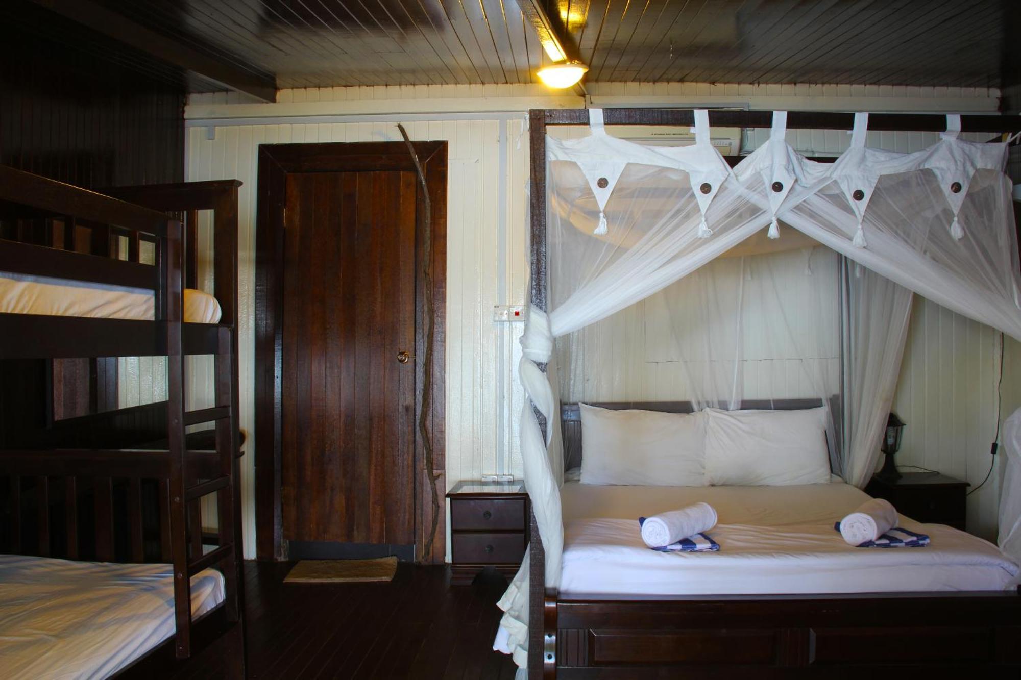 Melina Beach Resort Kampung Genting Rum bild