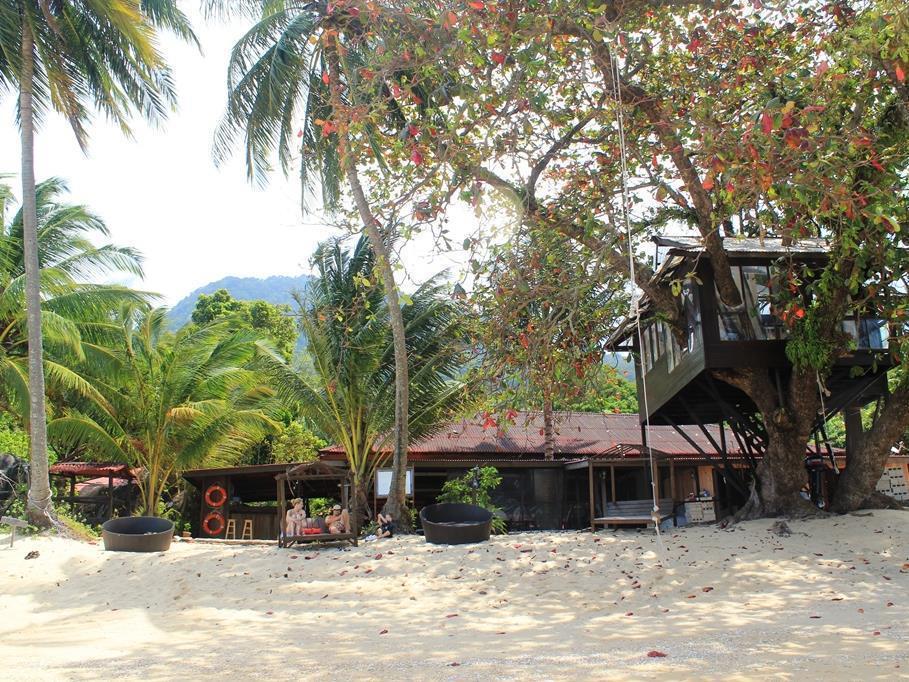 Melina Beach Resort Kampung Genting Exteriör bild